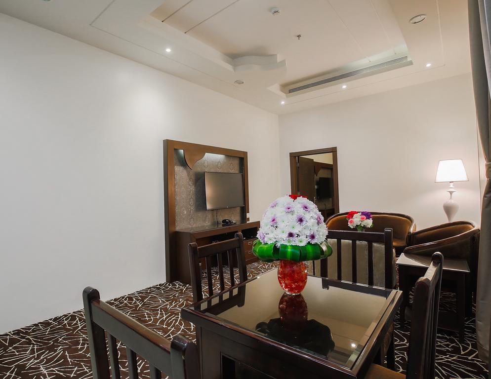 Rest Night Serviced Apartments- Alhamra Riyadh Exterior photo A suite at the hotel