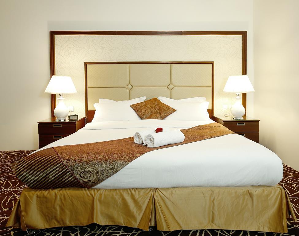 Rest Night Serviced Apartments- Alhamra Riyadh Exterior photo A bed