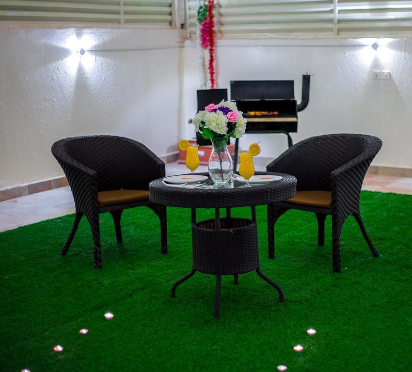Rest Night Serviced Apartments- Alhamra Riyadh Exterior photo Artificial grass in a hotel